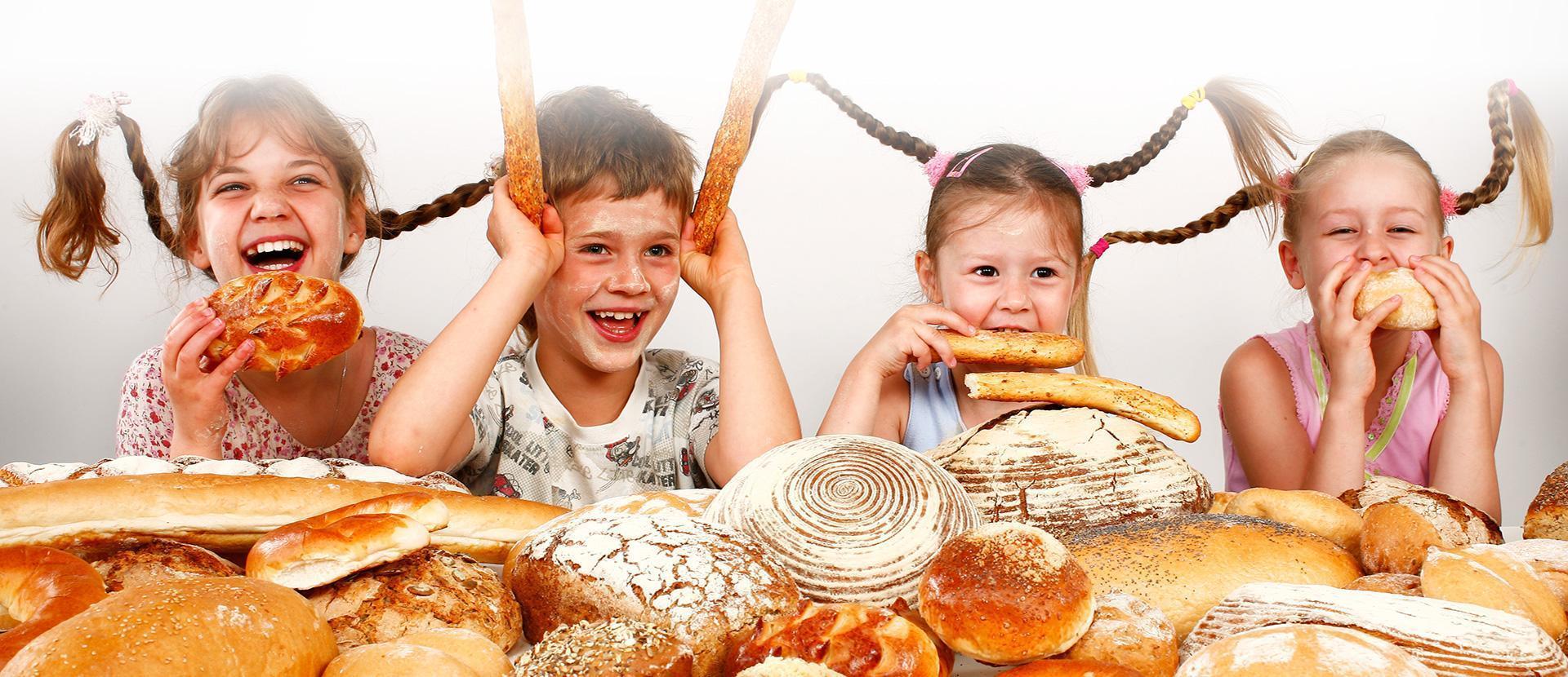 #1 Dzieci wśród pieczywa